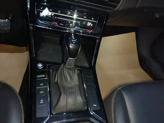 Volkswagen Passat — Фото автомобиля 13
