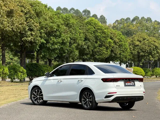 Geely Emgrand — Фото автомобиля 5