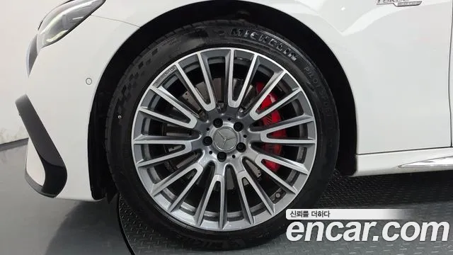 Mercedes-Benz E-Class — Фото автомобиля 5