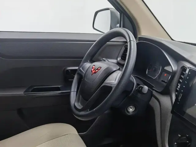 Wuling Hongguang V — Фото автомобиля 22