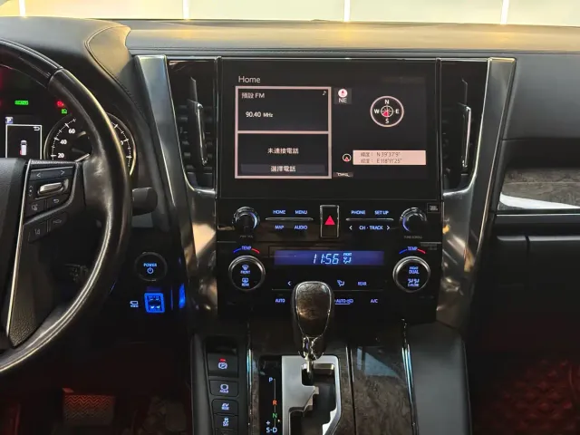 Toyota Alphard — Фото автомобиля 24
