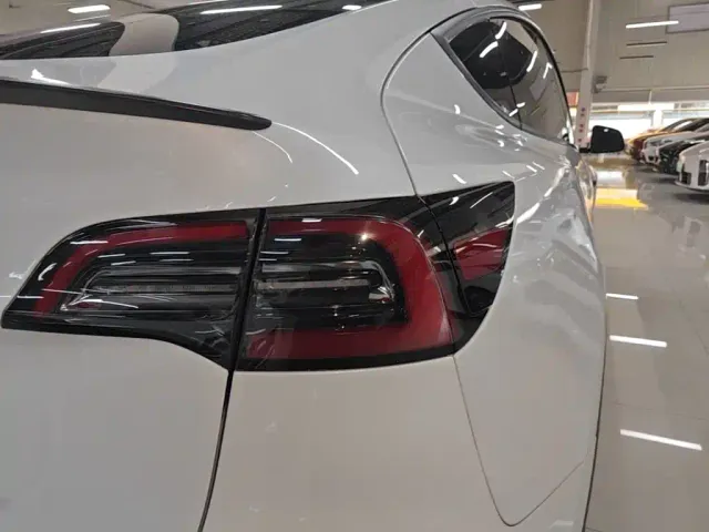 Tesla Model Y — Фото автомобиля 7