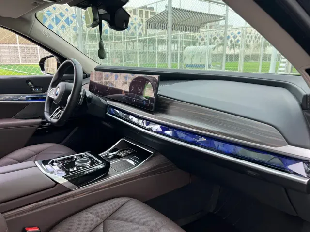 BMW 7 Series — Фото автомобиля 11