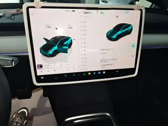 Tesla Model Y — Фото автомобиля 12