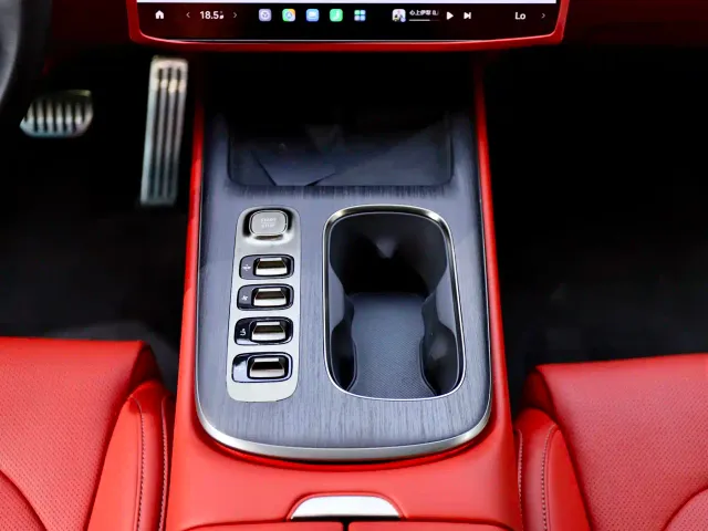 Xiaomi SU7 — Фото автомобиля 15