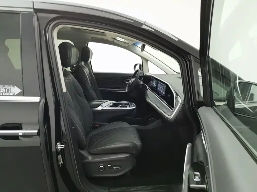 SAIC Maxus Maxus G90 2022 2.0T Galaxy 7-Seater Edition — Фото автомобиля 23