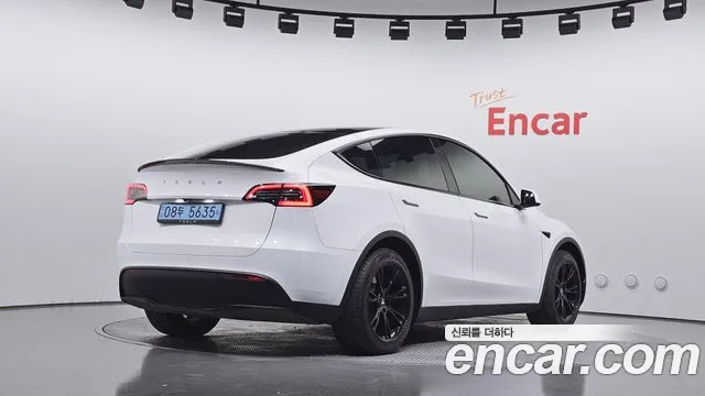 Tesla Model Y — Фото автомобиля 2