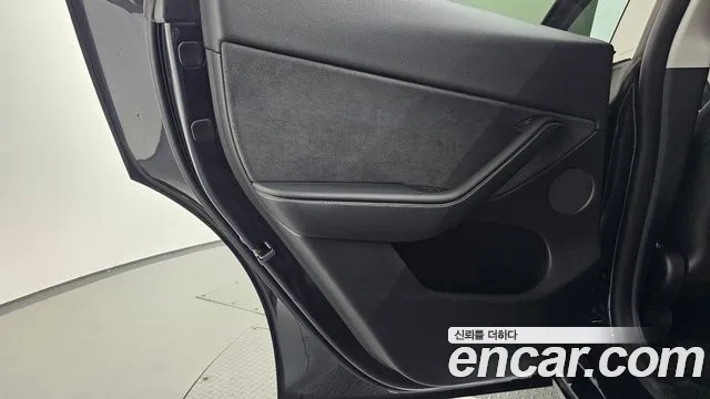 Tesla Model Y — Фото автомобиля 14