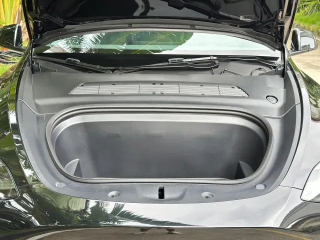 Tesla Model Y — Фото автомобиля 20