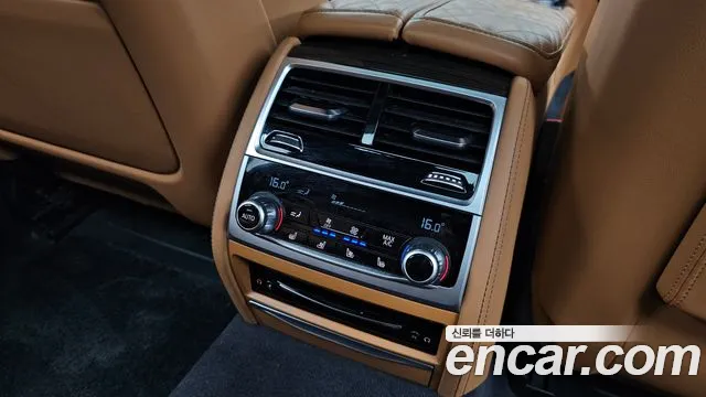 BMW 7-Series — Фото автомобиля 23