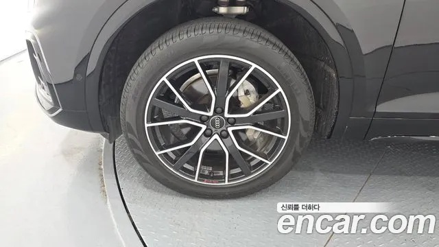 Audi Q5 45 TFSI quattro Premium — Фото автомобиля 5