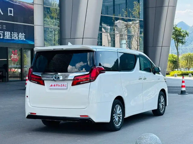 Toyota Alphard — Фото автомобиля 4