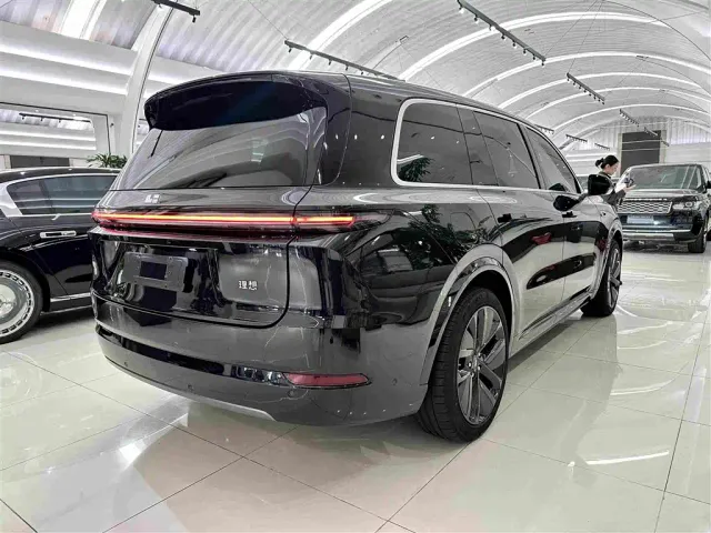 Li Auto L9 — Фото автомобиля 6
