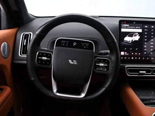 Li Auto L8 — Фото автомобиля 7