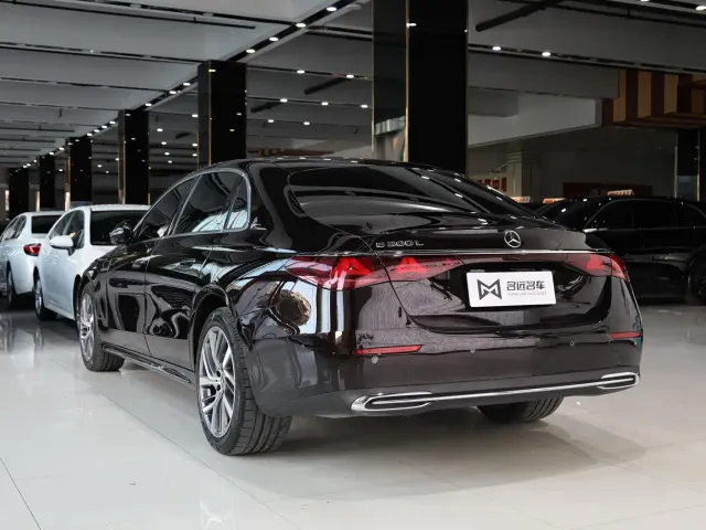 Mercedes-Benz E-Class — Фото автомобиля 19