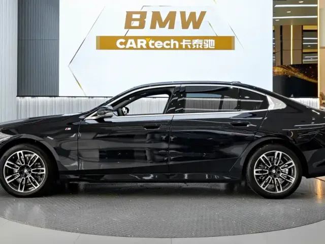 BMW 5 Series — Фото автомобиля 3