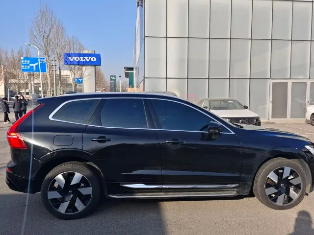 Volvo XC60 — Фото автомобиля 9