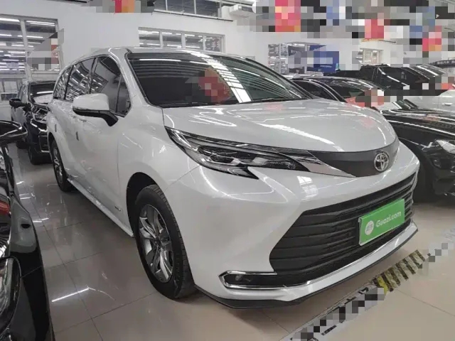 Toyota Sienna — Фото автомобиля 3