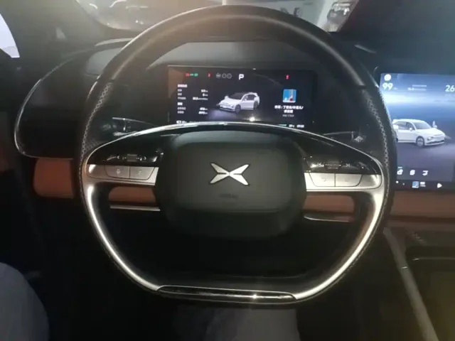 Xpeng G9 — Фото автомобиля 10