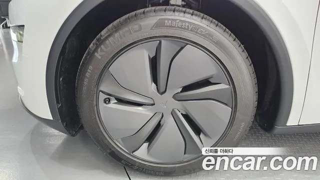 Tesla Model Y — Фото автомобиля 5