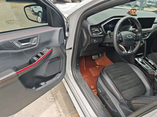 Ford Escape — Фото автомобиля 15