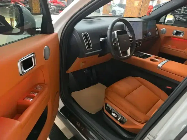 Li Auto L7 — Фото автомобиля 15