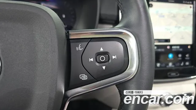 Volvo XC40 — Фото автомобиля 28