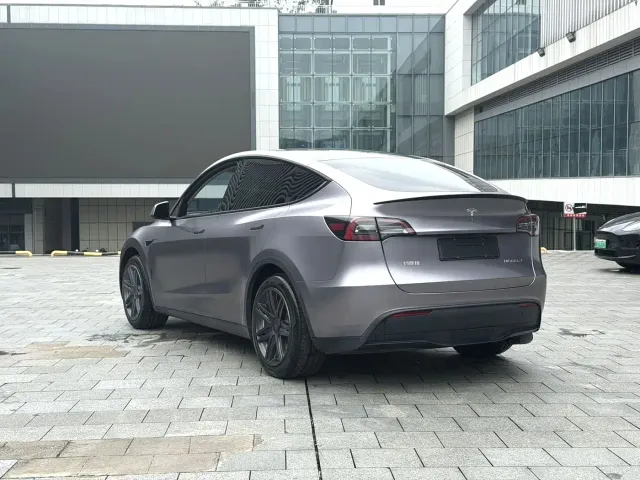 Tesla Model Y — Фото автомобиля 7