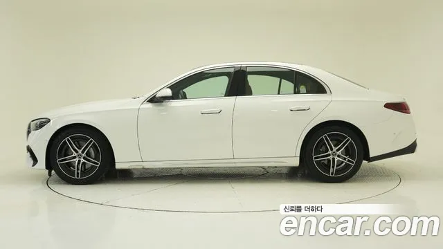 Mercedes-Benz E-Class — Фото автомобиля 20