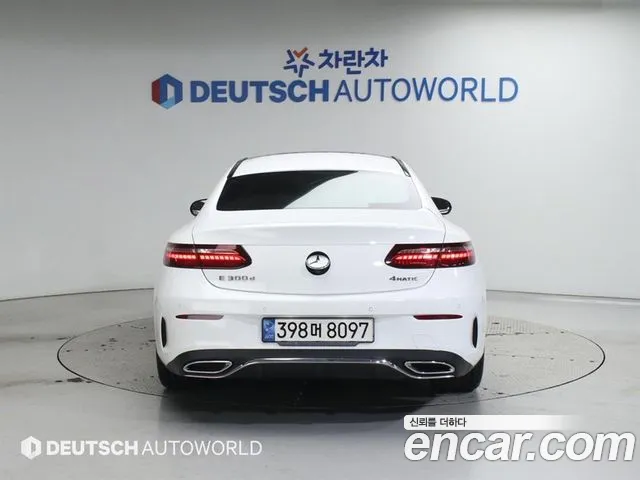 Mercedes-Benz E-Class — Фото автомобиля 4