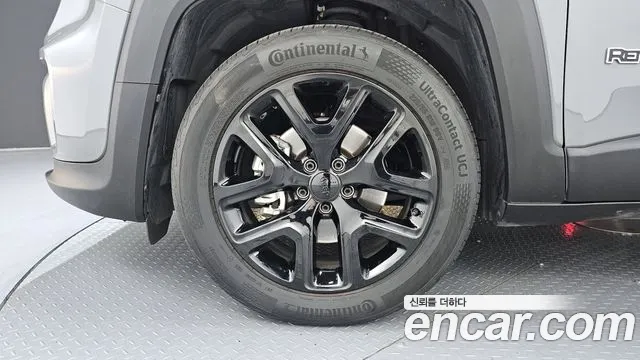 Jeep Renegade — Фото автомобиля 4