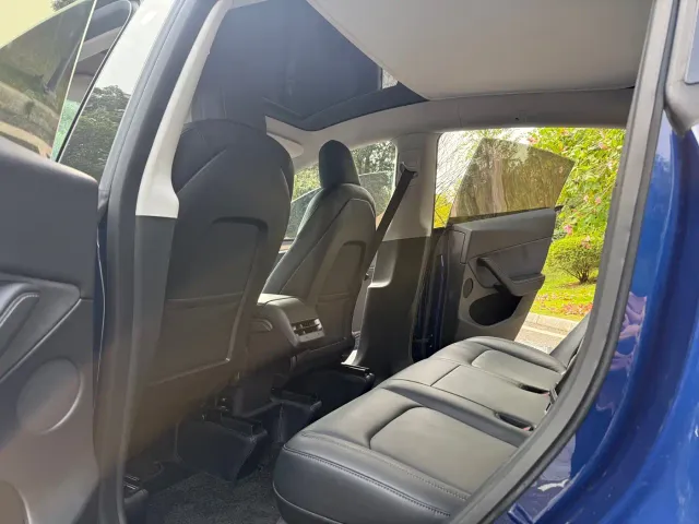 Tesla Model Y — Фото автомобиля 8