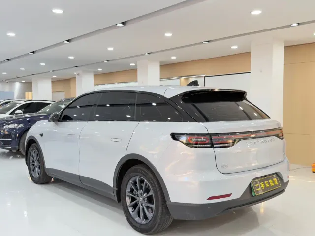 Leapmotor C11 — Фото автомобиля 9
