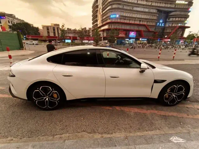 Xiaomi SU7 — Фото автомобиля 9