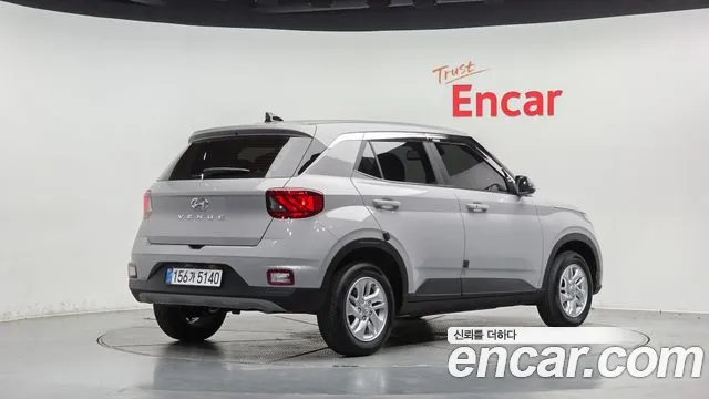 Hyundai Venue — Фото автомобиля 2