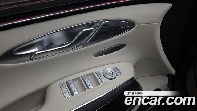 Genesis GV70 — Фото автомобиля 29