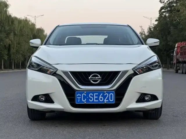 Nissan Bluebird — Фото автомобиля 2