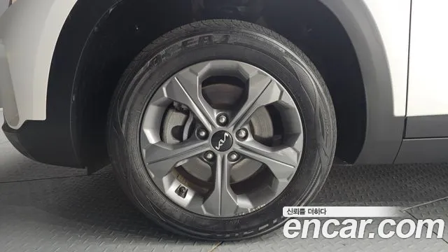Kia Seltos Бензин 1.6 турбо 2WD — Фото автомобиля 5