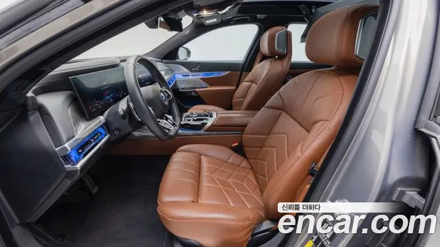 BMW i7 — Фото автомобиля 10