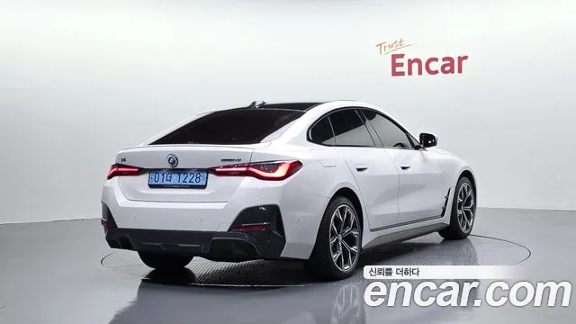 BMW i4 — Фото автомобиля 2