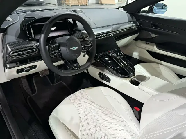 Aston Martin V8 Vantage — Фото автомобиля 5