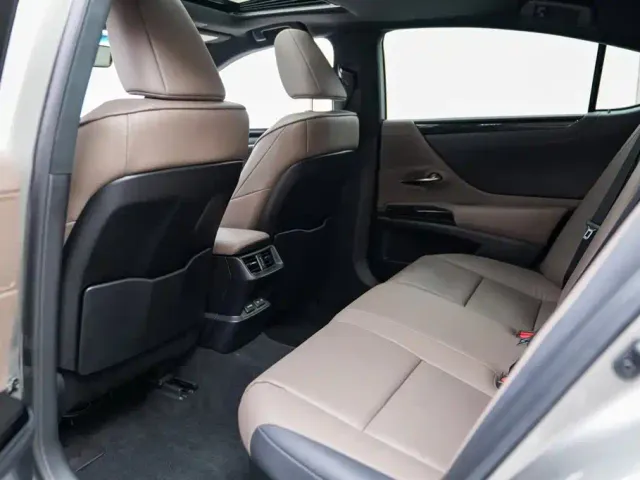 Lexus ES — Фото автомобиля 14