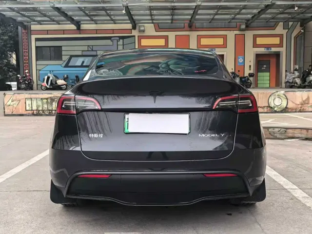 Tesla Model Y — Фото автомобиля 8