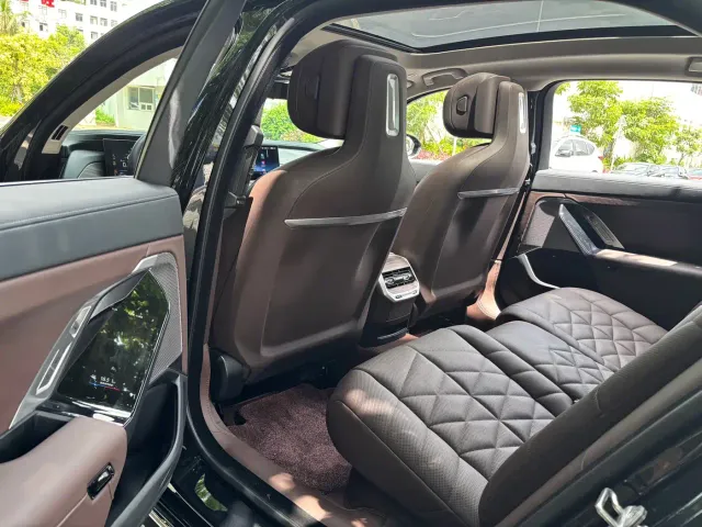 BMW 7 Series — Фото автомобиля 14