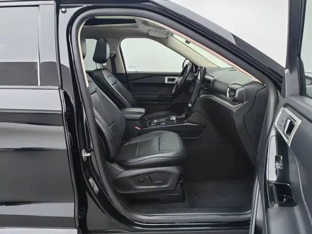 Ford Explorer — Фото автомобиля 23