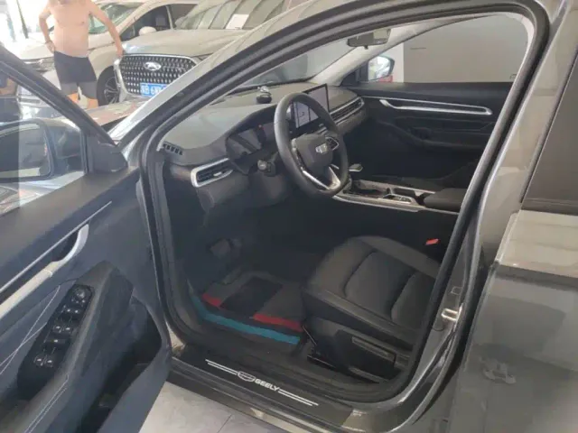 Geely Emgrand — Фото автомобиля 11