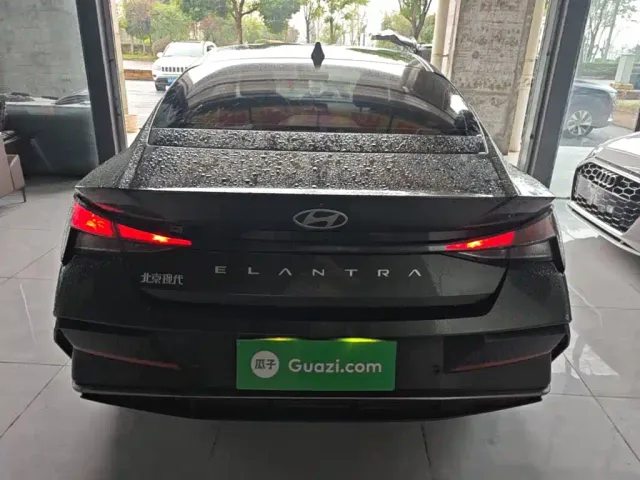 Hyundai Elantra — Фото автомобиля 5