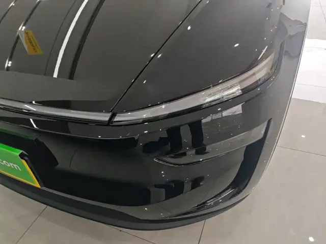 Tesla Model Y L — Фото автомобиля 23