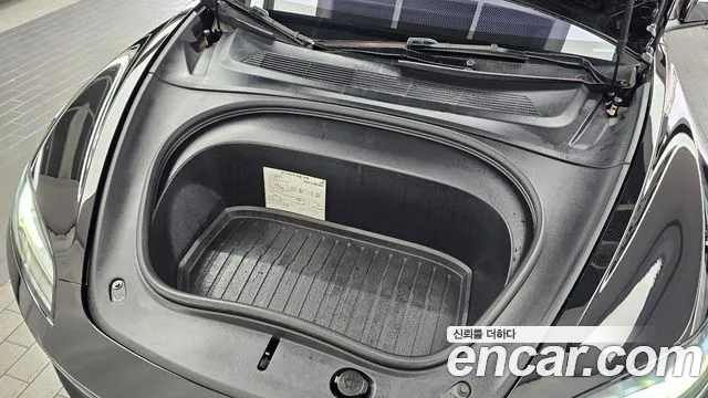 Tesla Model 3 — Фото автомобиля 9