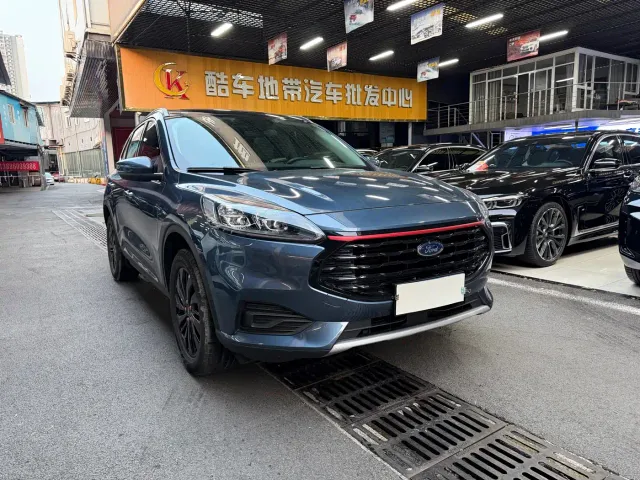 Ford Escape — Фото автомобиля 3